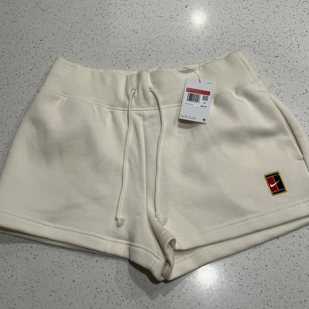 Nike Spring Heritage Fleece Shorts Women's Sz L Tennis‎ HQ0364-110 NWT